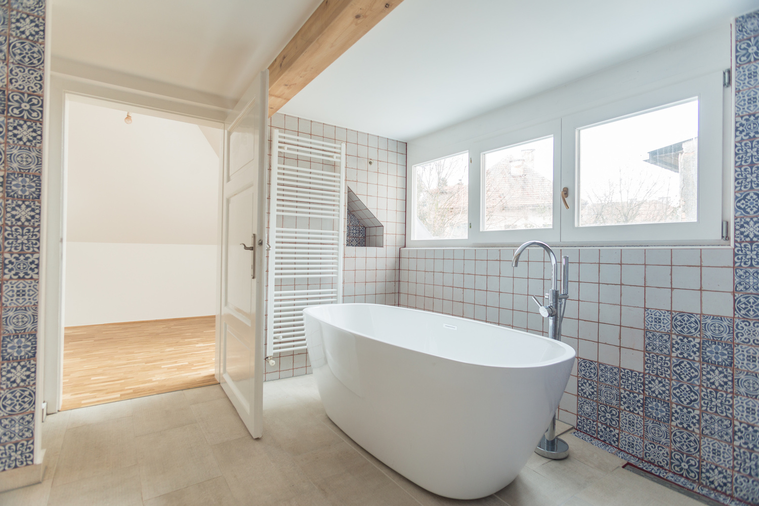 BATHROOM MAKEOVERS<br>